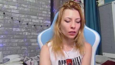 karoline121 online show from February 10, 8:35 pm