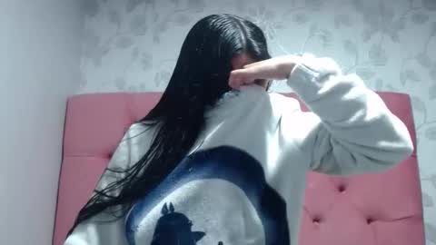 Snapshot of karolineburnx chatting on December 1, 10:15 pm Isa online show from December 1, 10:15 pm