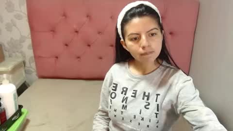 Snapshot of karolineburnx chatting on December 15, 2:38 am Isa online show from December 15, 2:38 am