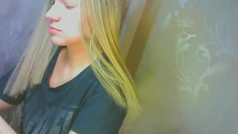 Caroline Fox online show from September 19, 8:49 am