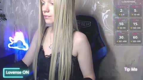 Caroline Fox online show from May 16, 11:20 am