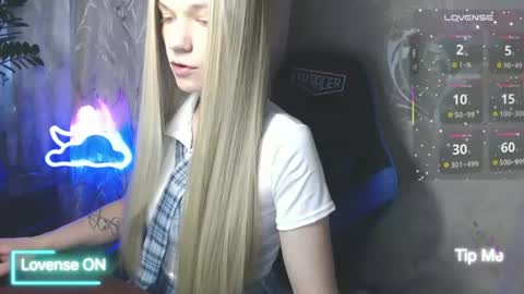 Caroline Fox online show from June 27, 8:30 am