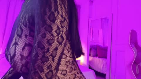 Snapshot of kary_bm chatting on May 12, 2:19 am Kary online show from May 12, 2:19 am