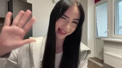 Snapshot of karyllangfitt chatting on May 28, 12:24 pm Izzy online show from May 28, 12:24 pm
