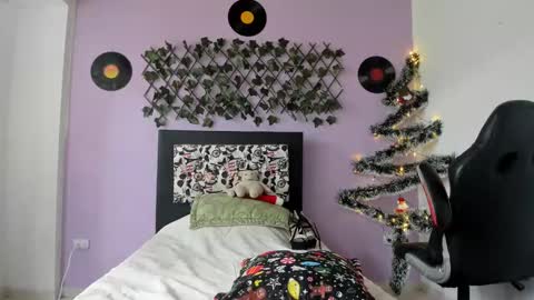 kassandra james online show from January 3, 2:08 pm