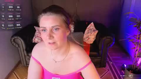 Snapshot of kassandra_williams chatting on June 11, 3:43 pm Kassandra online show from June 11, 3:43 pm