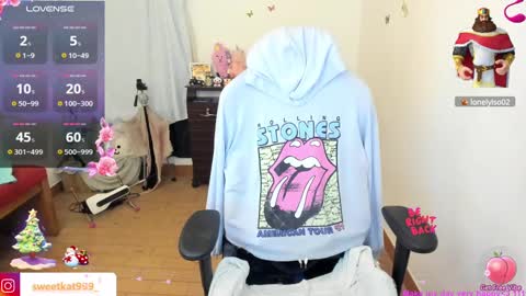 Kat       online show from December 3, 1:08 am