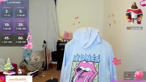 Kat       online show from December 3, 10:18 pm