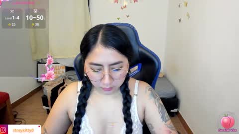 Kat       online show from December 18, 8:59 pm