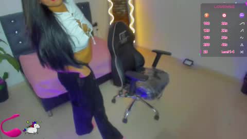 Snapshot of kataa_tay chatting on November 24, 7:46 pm kataa_tay online show from November 24, 7:46 pm