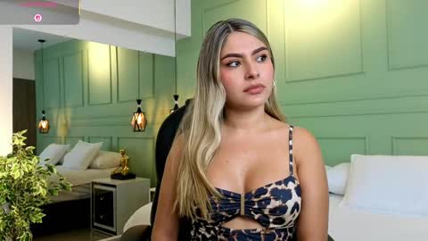 Snapshot of kataliina_18 chatting on September 13, 11:43 am Kat online show from September 13, 11:43 am