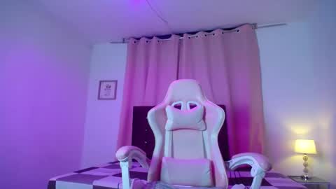       Katalina Miles      online show from December 3, 7:32 am