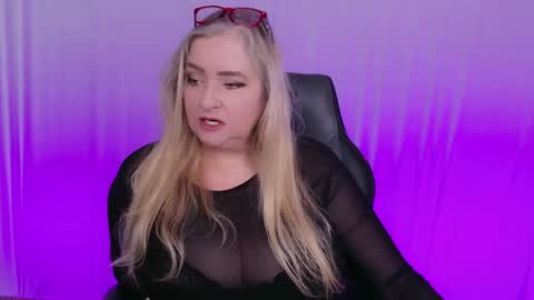 Kat D Sinclair online show from February 17, 2:26 pm