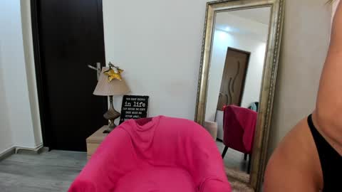 Snapshot of kate_belle chatting on December 21, 1:36 am Kate online show from December 21, 1:36 am