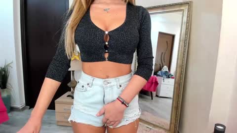 Snapshot of kate_belle chatting on December 22, 7:31 pm Kate online show from December 22, 7:31 pm