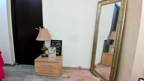 Snapshot of kate_belle chatting on February 14, 12:51 am Kate online show from February 14, 12:51 am