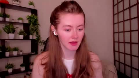 Snapshot of kate_cuddle chatting on April 27, 2:42 am Kate online show from April 27, 2:42 am
