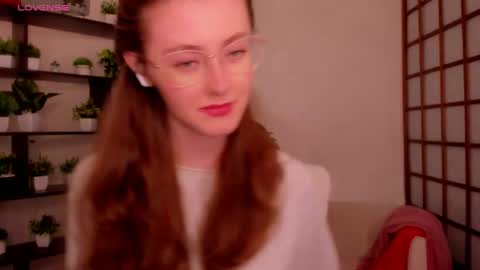Snapshot of kate_cuddle chatting on May 18, 2:40 am Kate online show from May 18, 2:40 am