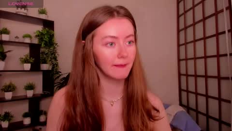 Snapshot of kate_cuddle chatting on May 28, 2:20 am Kate online show from May 28, 2:20 am
