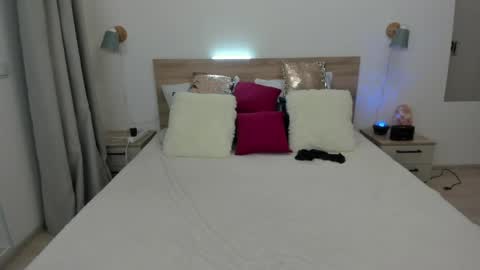 kate_redgar online show from May 4, 2:24 pm