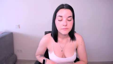Snapshot of kate_ree_ chatting on June 25, 7:02 am KATE online show from June 25, 7:02 am