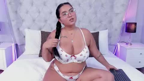 kateanderss online show from October 11, 7:56 pm