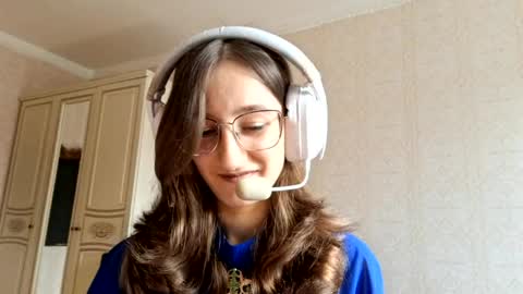 Elwyna online show from March 24, 6:07 am