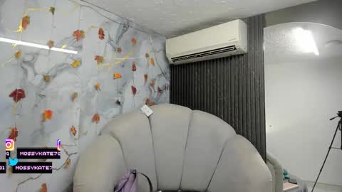 Im Katherine but call me Kate  online show from November 21, 12:26 pm