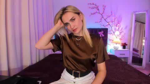 KateOwyns online show from March 29, 12:38 pm