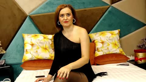 KateQueenston --  online show from December 9, 8:22 am