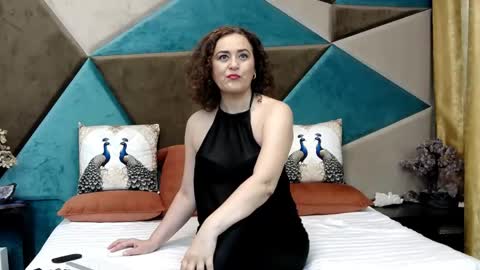 KateQueenston --  online show from June 8, 10:54 pm