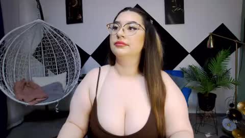 Snapshot of katewalker_ chatting on May 17, 7:43 pm Kate online show from May 17, 7:43 pm