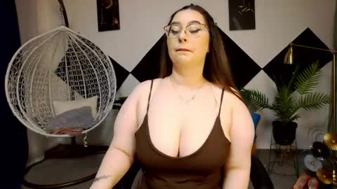 Snapshot of katewalker_ chatting on May 24, 7:19 pm Kate online show from May 24, 7:19 pm