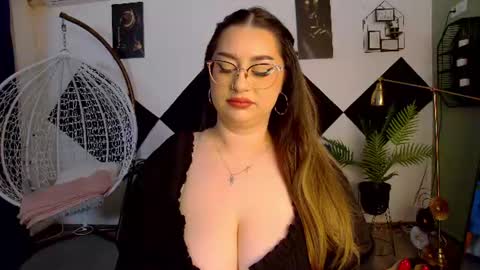 Snapshot of katewalker_ chatting on June 21, 7:16 pm Kate online show from June 21, 7:16 pm