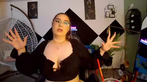 Snapshot of katewalker_ chatting on July 5, 7:10 pm Kate online show from July 5, 7:10 pm