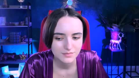 katewillows online show from January 14, 5:02 am