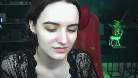 katewillows online show from February 17, 4:09 am