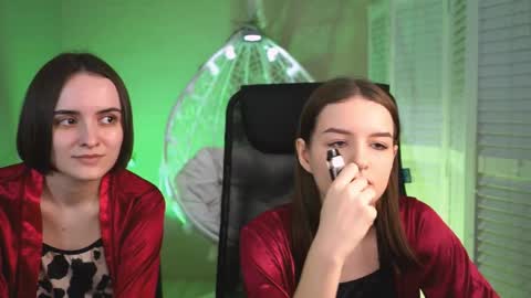 katewillows online show from April 4, 4:22 am