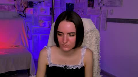 katewillows online show from April 8, 5:07 am