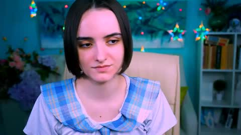 katewillows online show from April 12, 4:39 am