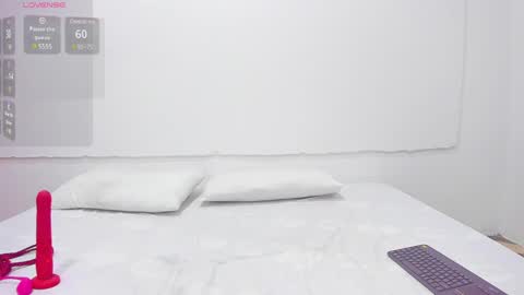 Snapshot of katey_curvy01 chatting on December 12, 11:36 pm katey Curvy01 online show from December 12, 11:36 pm