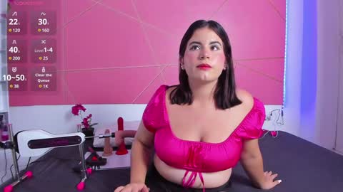 Snapshot of katey_curvy01 chatting on December 15, 11:31 pm katey Curvy01 online show from December 15, 11:31 pm