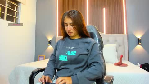 Snapshot of katha03_ chatting on October 12, 4:00 am katha03_ online show from October 12, 4:00 am