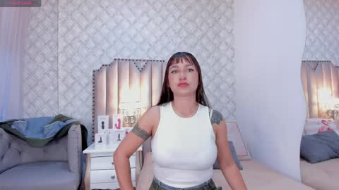 Snapshot of katherine_glow chatting on May 4, 10:55 am KATHE online show from May 4, 10:55 am