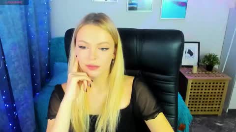 Snapshot of katherineepierce chatting on October 18, 5:03 pm Katherine online show from October 18, 5:03 pm