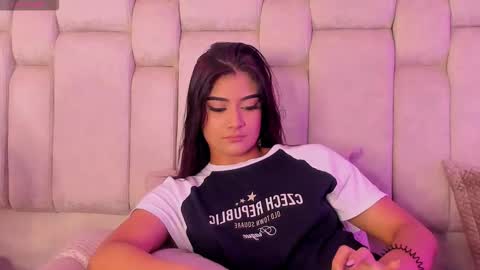 katherineruiz_ online show from March 14, 12:10 pm