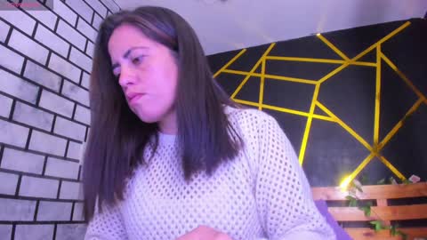 Snapshot of kathina_giraldo chatting on December 3, 6:38 pm Paola online show from December 3, 6:38 pm