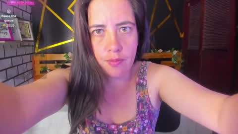 Snapshot of kathina_giraldo chatting on December 4, 4:05 pm Paola online show from December 4, 4:05 pm