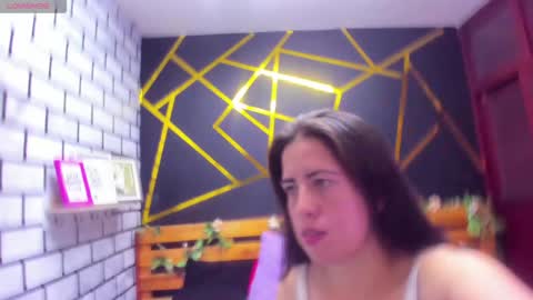 Snapshot of kathina_giraldo chatting on December 6, 1:33 pm Paola online show from December 6, 1:33 pm