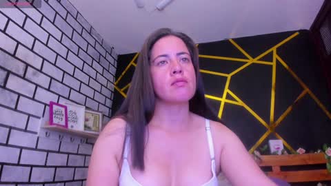 Snapshot of kathina_giraldo chatting on December 12, 1:49 pm Paola online show from December 12, 1:49 pm
